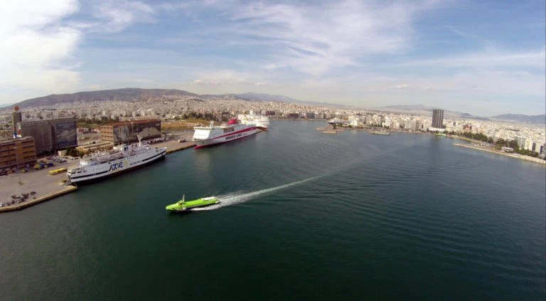 Μηχανική βλάβη στο «Flying Dolphin 18» – Επιστρέφει και πάλι στον Πειραιά!